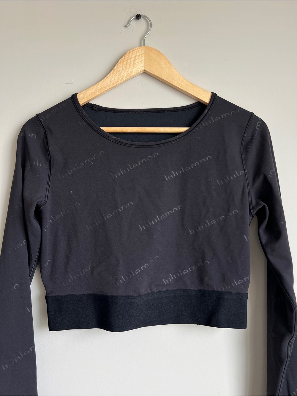 Lululemon Spellout Black Cropped Long Sleeve Active Top Size Small or Medium
